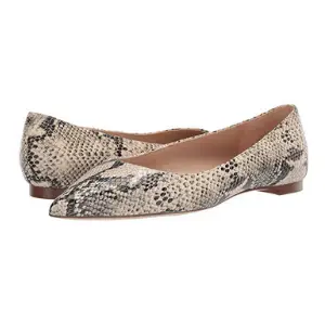 These snake skin pointed toe flats are a great classic silhouette for almost any outfit.